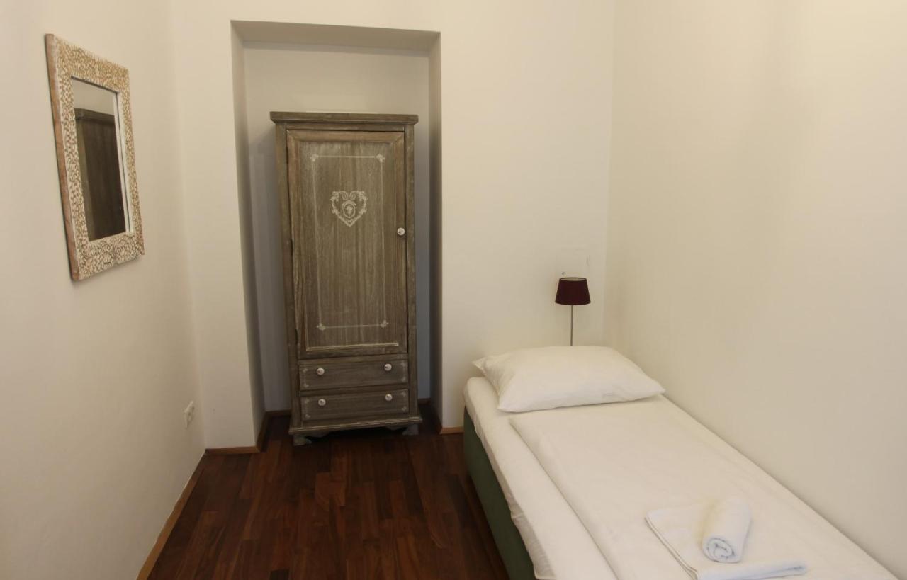 Casa Nostra - Ausgefallene Wohnung Am Augarten Вена Экстерьер фото